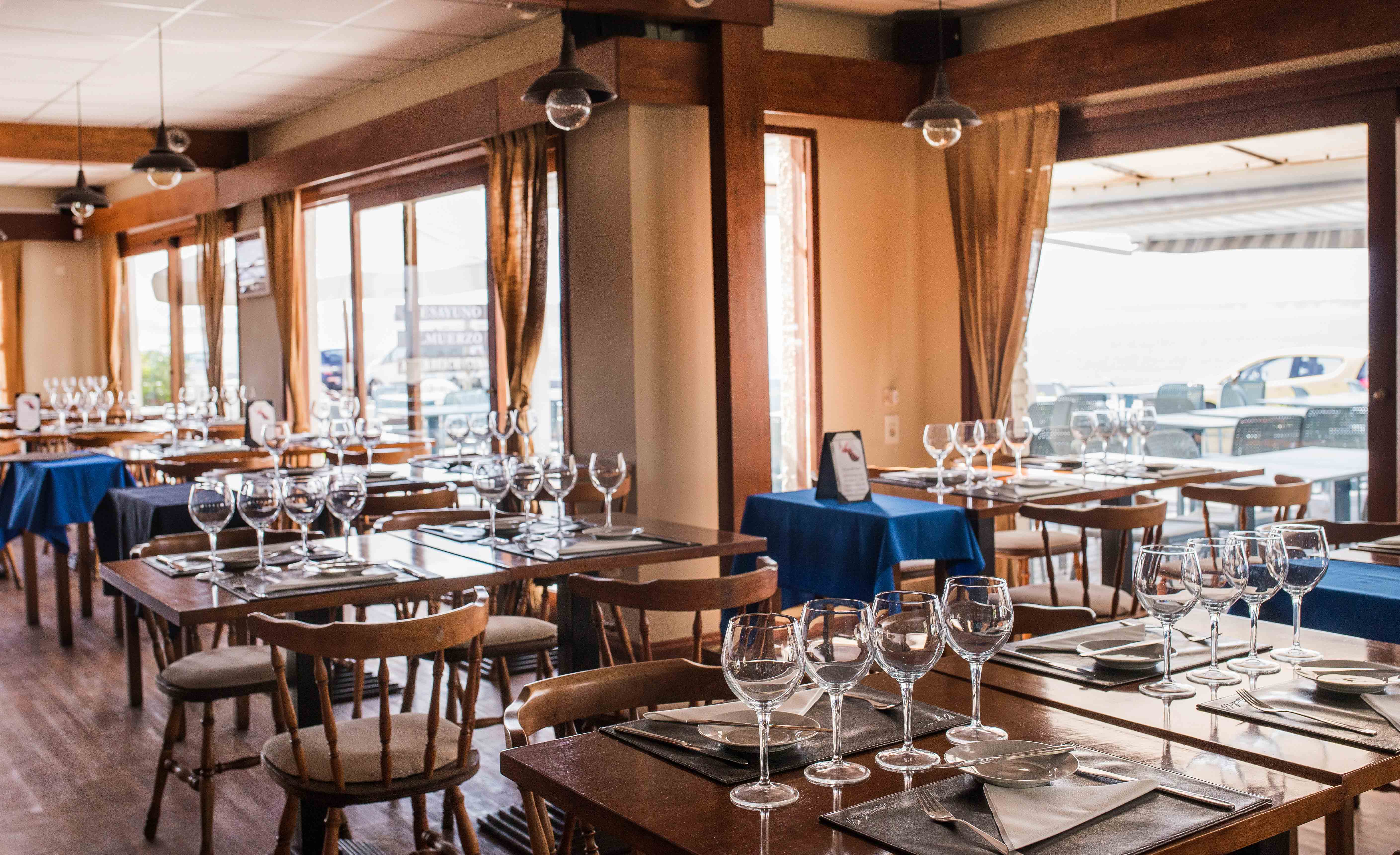 Yacht Club Uruguayo, cocina mediterráne y fuerte presencia de pescados y  mariscos - A La Carta - Portal de gastronomía - Donde comer bien en  Montevideo y Punta del Este, Uruguay